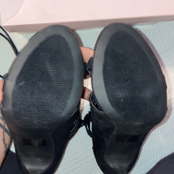 Womens shoes - Picture 3 of 3